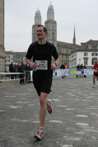 2007: Mein erster Marathon, gelaufen in 2h 46. Ohne es zu wissen: schon damals auf der zukünftigen Strecke der EM in Zürich.
